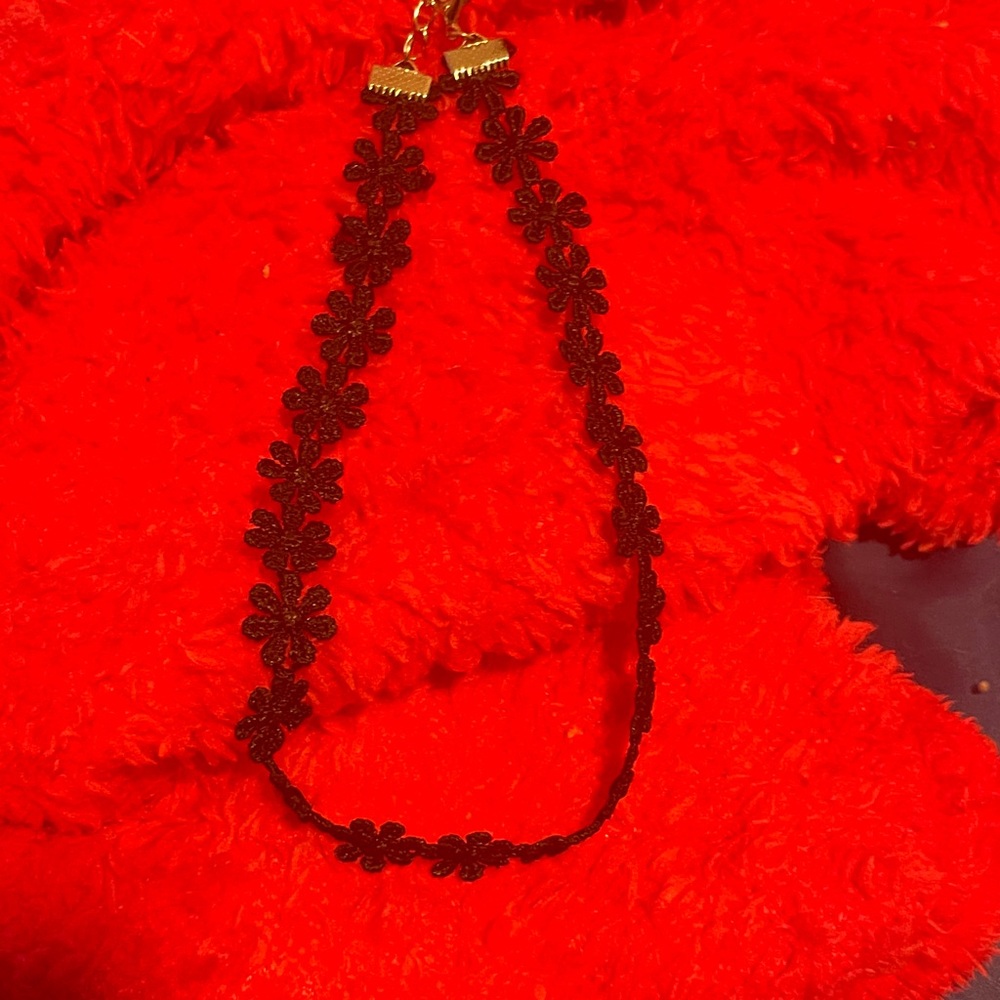 Elegant Floral Black Necklace